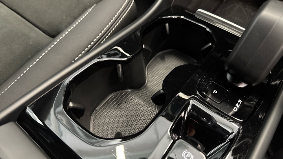 Volvo XC40 2.0 B4P Plus Dark 5dr Auto Petrol Estate - Image 35