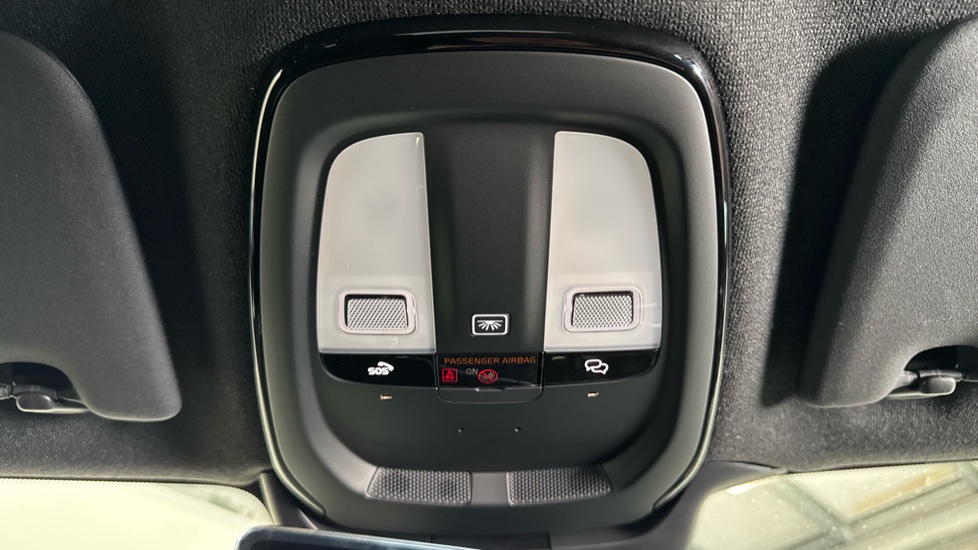 Volvo XC40 2.0 B4P Plus Dark 5dr Auto Petrol Estate - Image 38