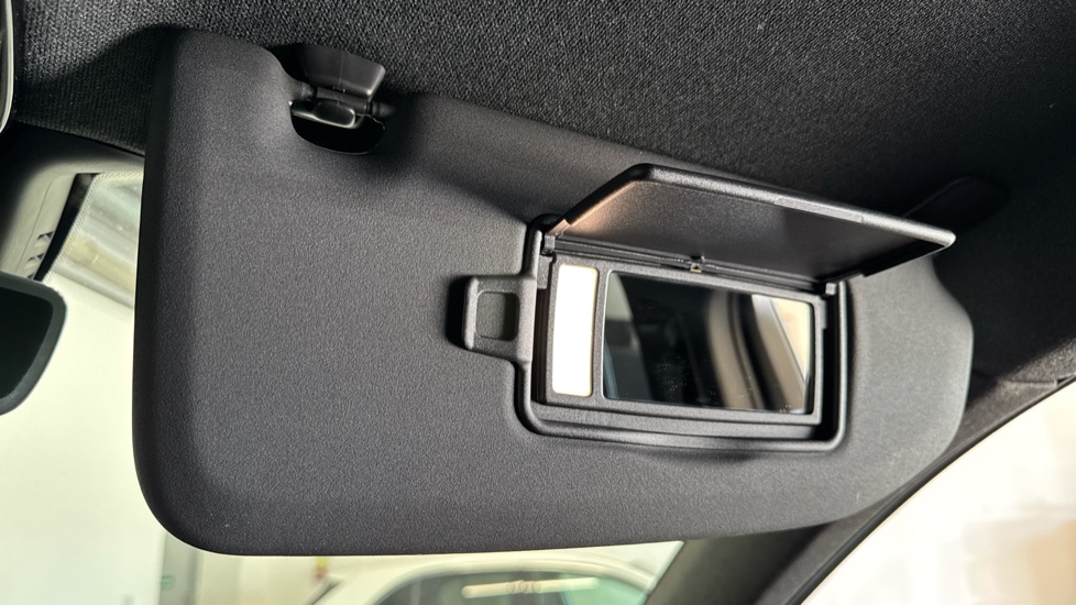 Volvo XC40 2.0 B4P Plus Dark 5dr Auto Petrol Estate - Image 39