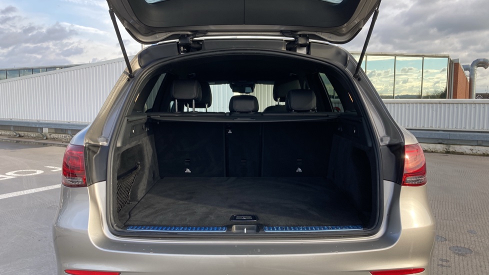 Mercedes-Benz GLC 220d 4Matic AMG Line Premium 5dr 9G-Tronic Diesel Estate - Image 4