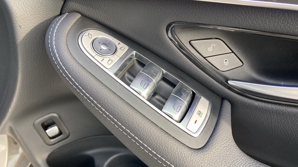 Mercedes-Benz GLC 220d 4Matic AMG Line Premium 5dr 9G-Tronic Diesel Estate - Image 32