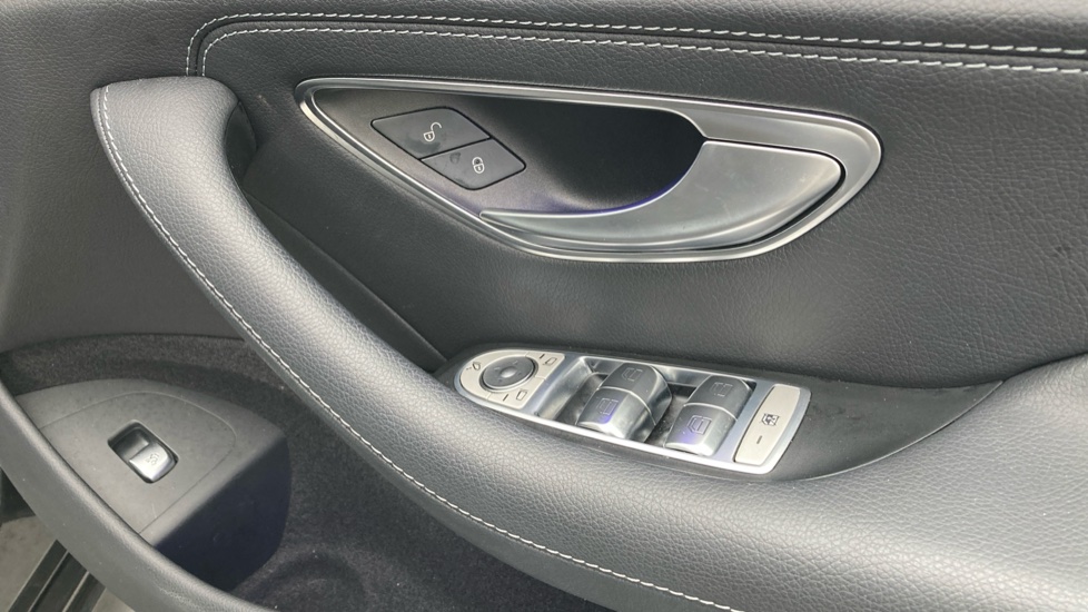 Mercedes-Benz CLS Coupe CLS 400d 4Matic AMG Line Ngt Ed Pr + 4dr 9G-Tronic Diesel Saloon - Image 35
