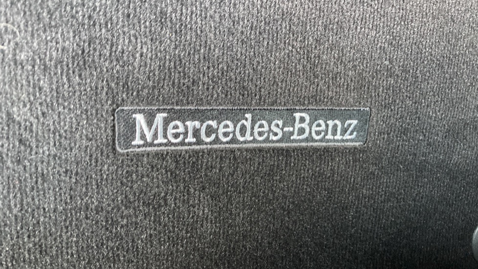 Mercedes-Benz E-Class E350d AMG Line Edition Premium 4dr 9G-Tronic Diesel Saloon - Image 28