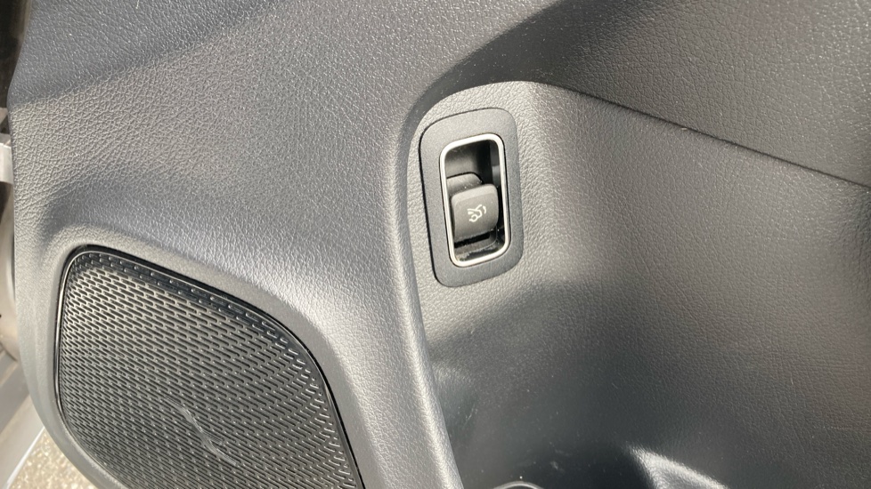 Mercedes-Benz CLA 180 AMG Line Premium 4dr Tip Auto Petrol Saloon - Image 31