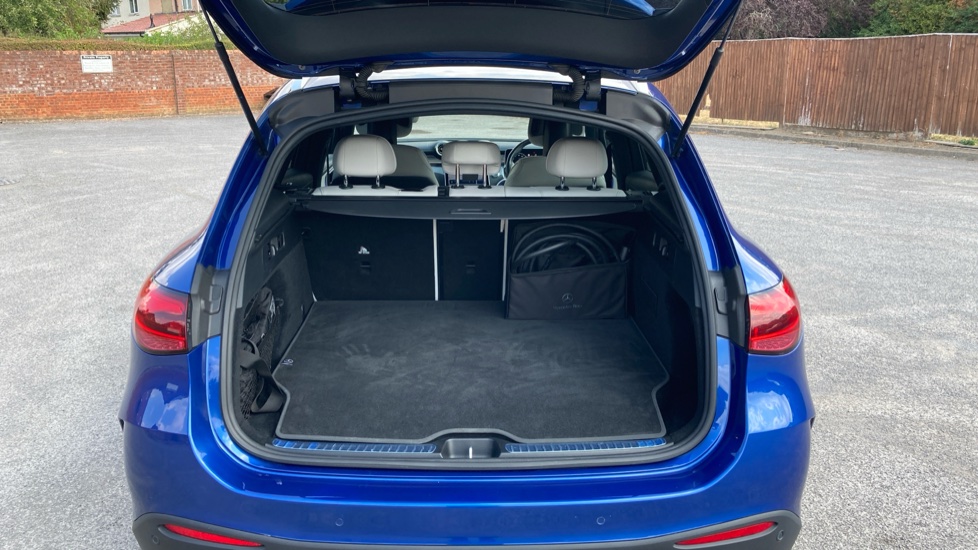 Mercedes-Benz GLC 300e 4Matic AMG Line Premium 5dr 9G-Tronic Estate - Image 4
