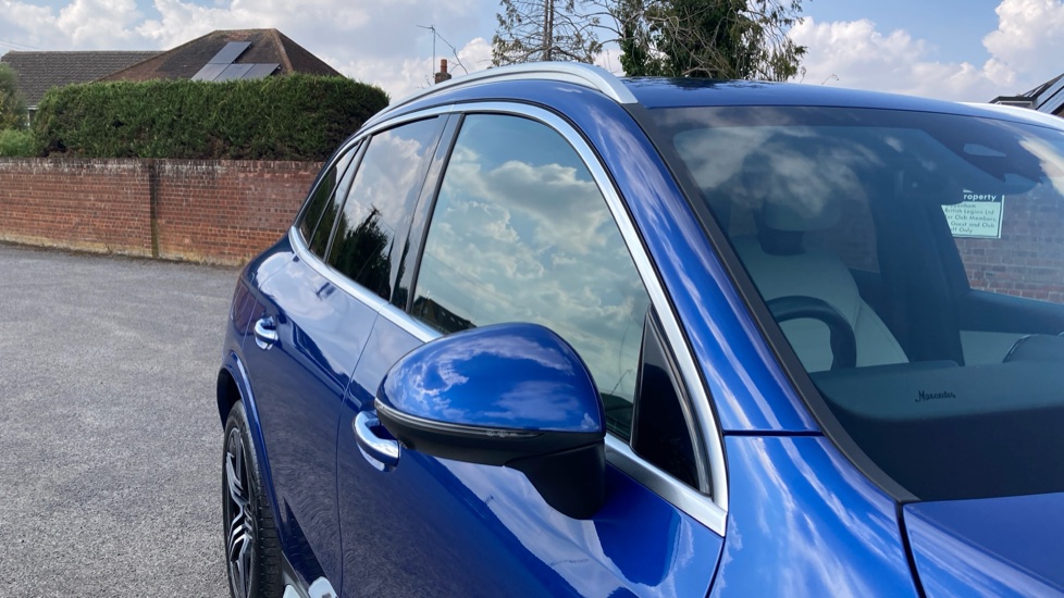 Mercedes-Benz GLC 300e 4Matic AMG Line Premium 5dr 9G-Tronic Estate - Image 23