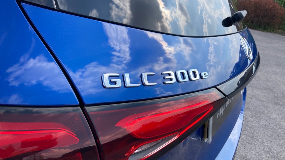 Mercedes-Benz GLC 300e 4Matic AMG Line Premium 5dr 9G-Tronic Estate - Image 25