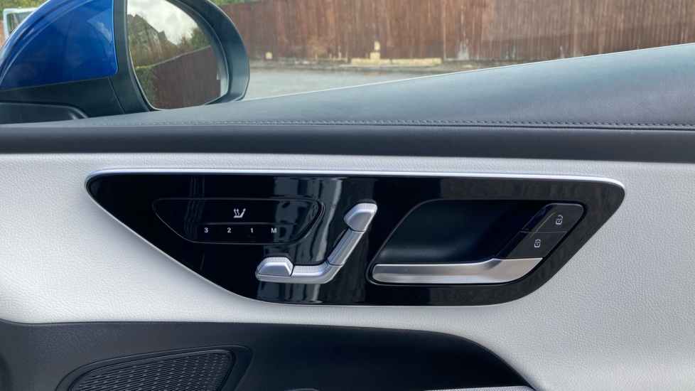 Mercedes-Benz GLC 300e 4Matic AMG Line Premium 5dr 9G-Tronic Estate - Image 31
