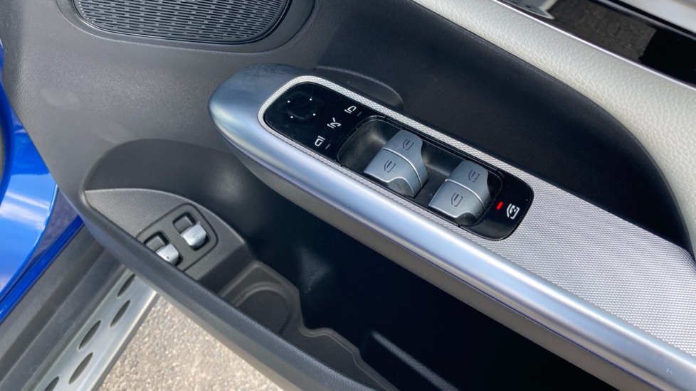 Mercedes-Benz GLC 300e 4Matic AMG Line Premium 5dr 9G-Tronic Estate - Image 32