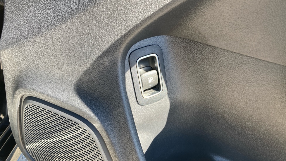 Mercedes-Benz CLA 250e AMG Line Executive 4dr Tip Auto Saloon - Image 32