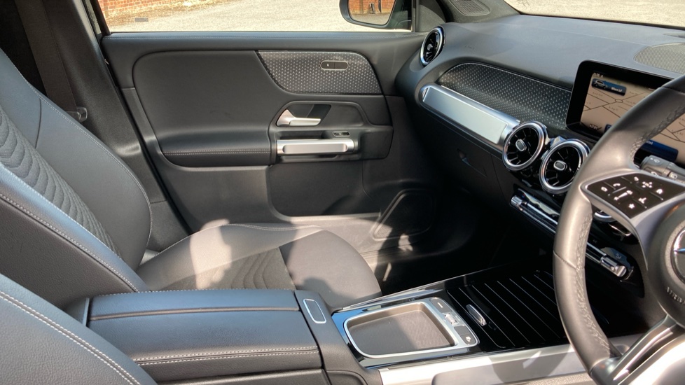 Mercedes-Benz GLB 200 Sport Executive 5dr 7G-Tronic Petrol Estate - Image 14
