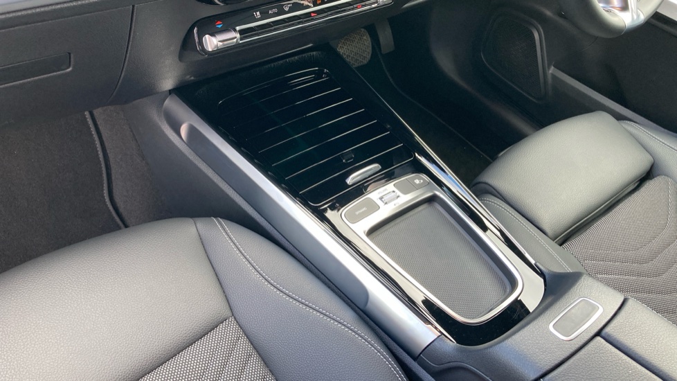 Mercedes-Benz GLB 200 Sport Executive 5dr 7G-Tronic Petrol Estate - Image 13
