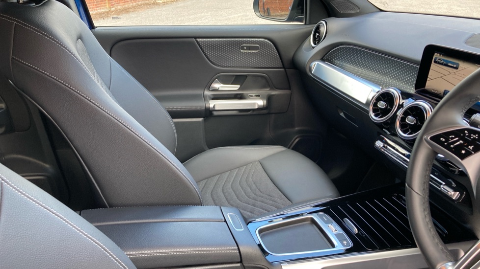 Mercedes-Benz GLB 200 Sport Executive 5dr 7G-Tronic Petrol Estate - Image 14