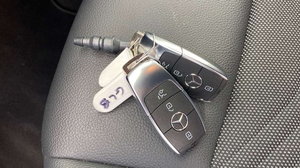 Mercedes-Benz GLB 200 Sport Executive 5dr 7G-Tronic Petrol Estate - Image 20