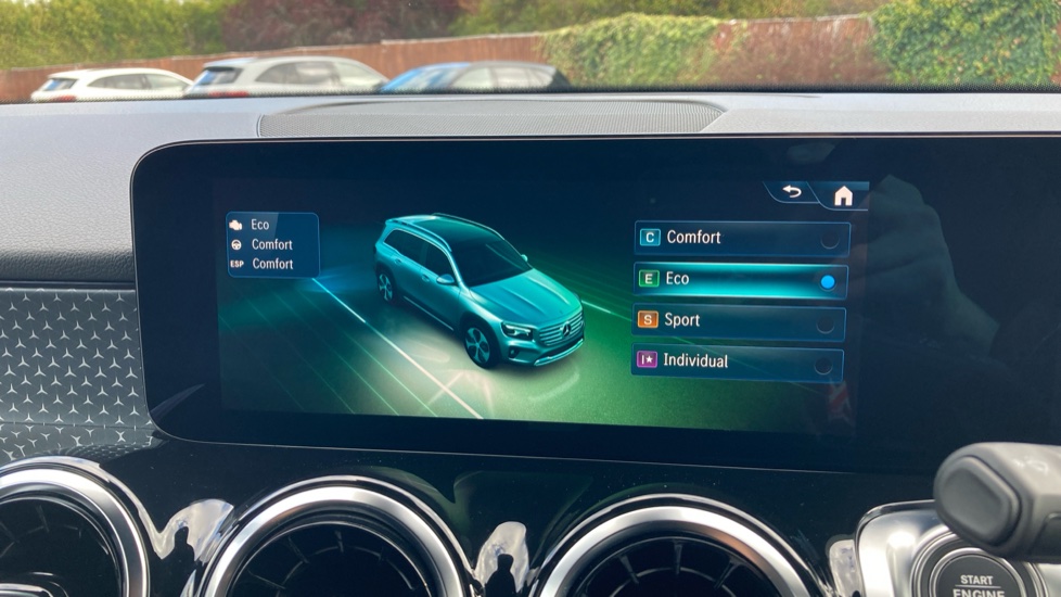 Mercedes-Benz GLB 200 Sport Executive 5dr 7G-Tronic Petrol Estate - Image 42