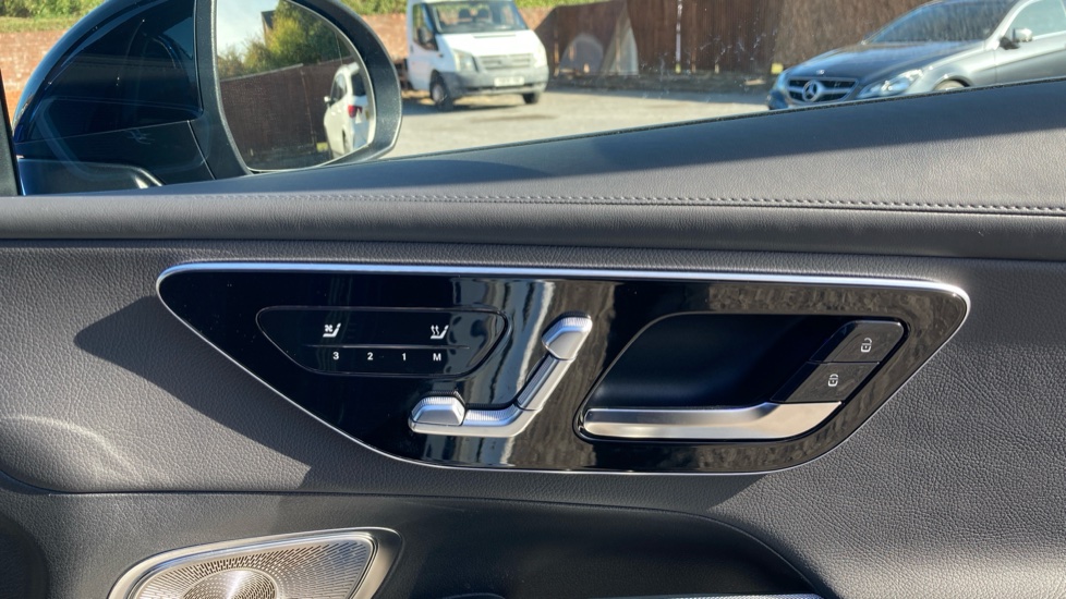 Mercedes-Benz GLC 300e 4Matic AMG Line Prem Plus 5dr 9G-Tronic Estate - Image 30