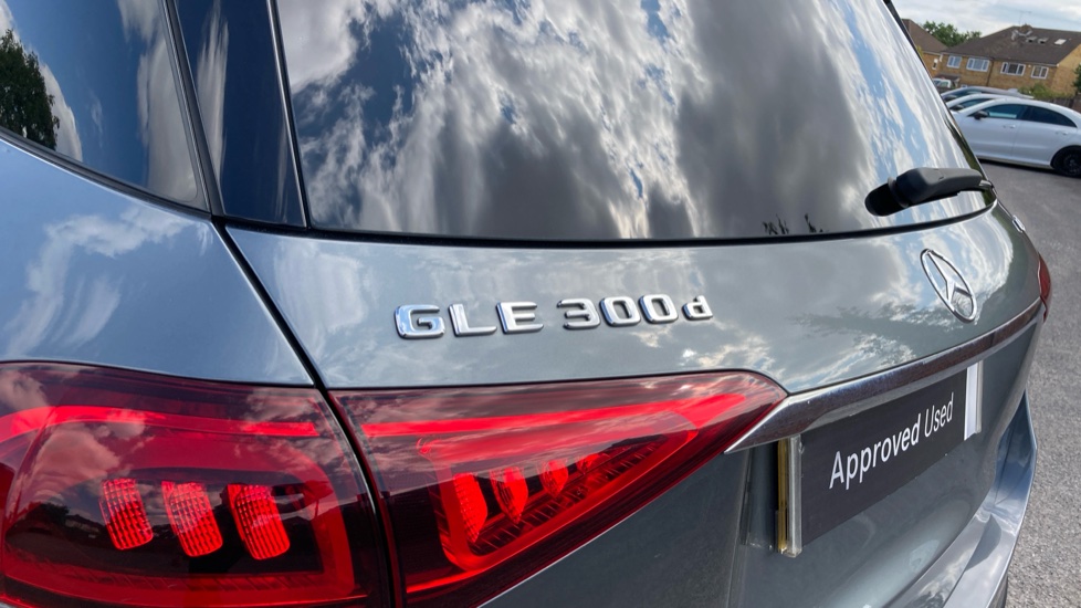 Mercedes-Benz GLE 300d 272 4Matic AMG Line 5dr 9G-Tronic Diesel Estate - Image 25