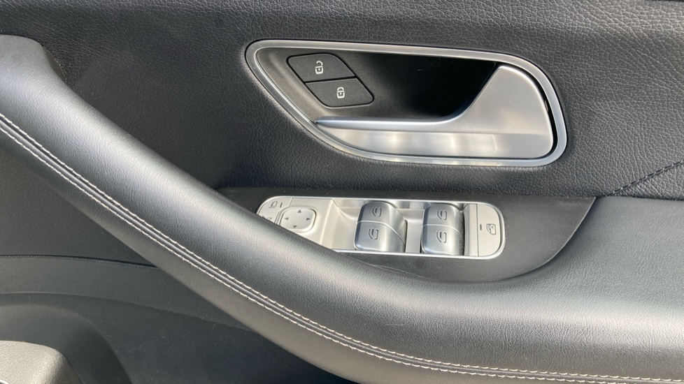 Mercedes-Benz GLE 300d 272 4Matic AMG Line 5dr 9G-Tronic Diesel Estate - Image 31