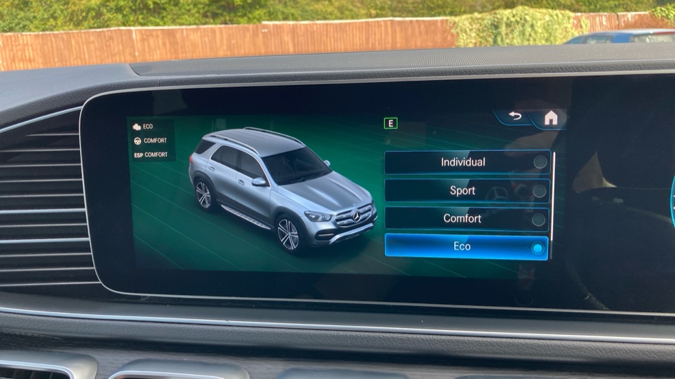 Mercedes-Benz GLE 300d 272 4Matic AMG Line 5dr 9G-Tronic Diesel Estate - Image 40