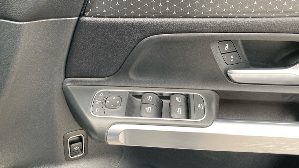 Mercedes-Benz GLB 200 Sport Executive 5dr 7G-Tronic Petrol Estate - Image 31