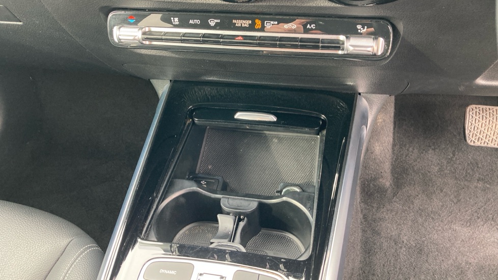 Mercedes-Benz GLB 200 Sport Executive 5dr 7G-Tronic Petrol Estate - Image 40