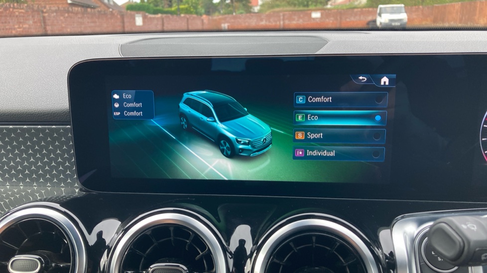 Mercedes-Benz GLB 200 Sport Executive 5dr 7G-Tronic Petrol Estate - Image 42