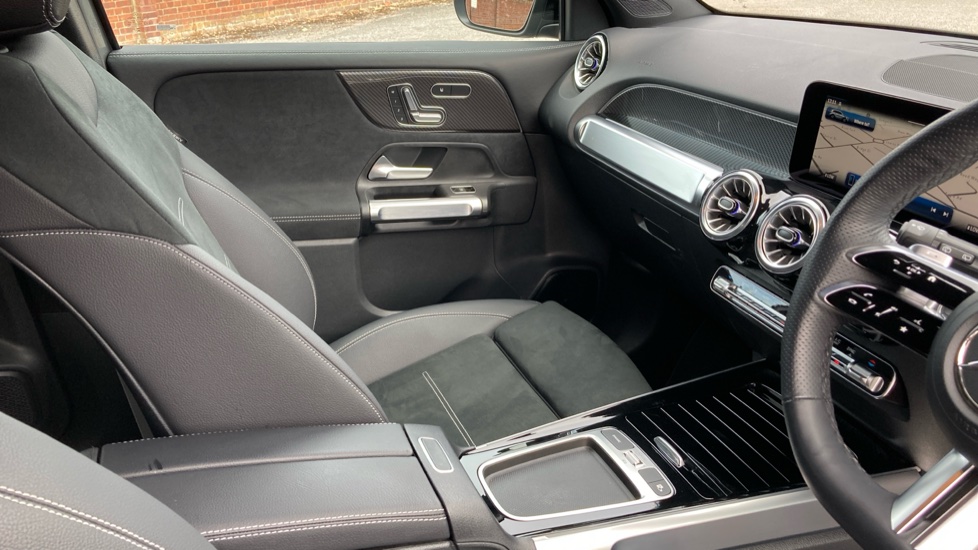 Mercedes-Benz GLB 220d 4Matic AMG Line Premium 5dr 8G-Tronic Diesel Estate - Image 14