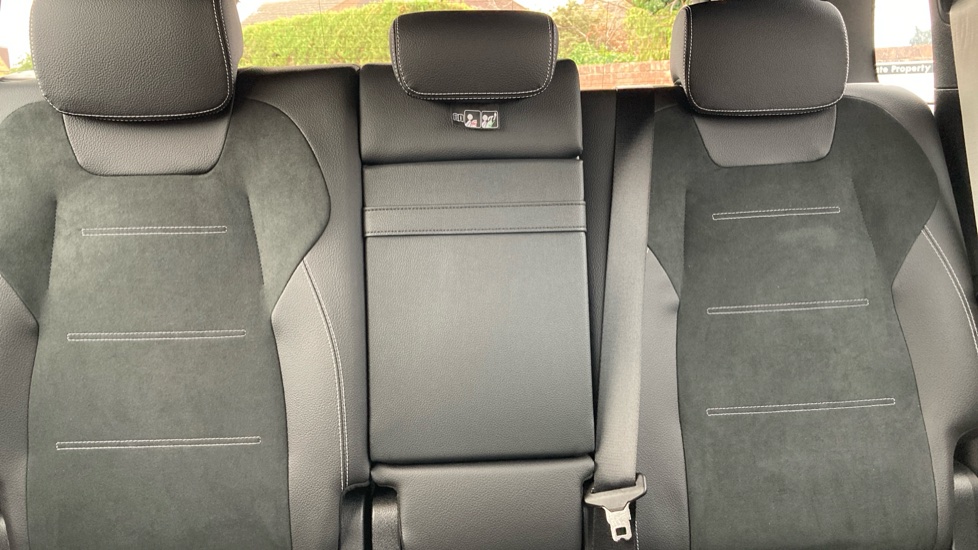 Mercedes-Benz GLB 220d 4Matic AMG Line Premium 5dr 8G-Tronic Diesel Estate - Image 15