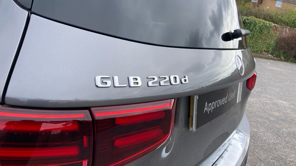 Mercedes-Benz GLB 220d 4Matic AMG Line Premium 5dr 8G-Tronic Diesel Estate - Image 25