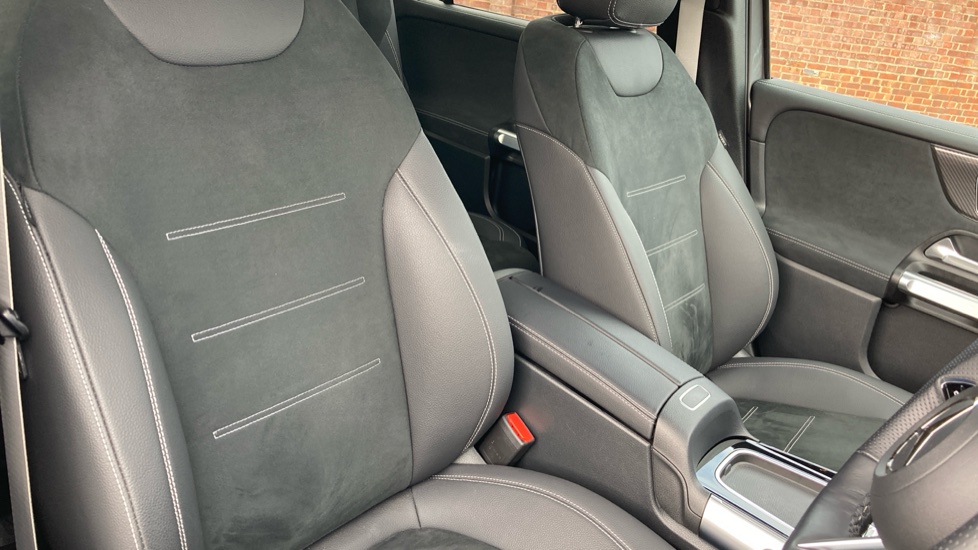 Mercedes-Benz GLB 220d 4Matic AMG Line Premium 5dr 8G-Tronic Diesel Estate - Image 32