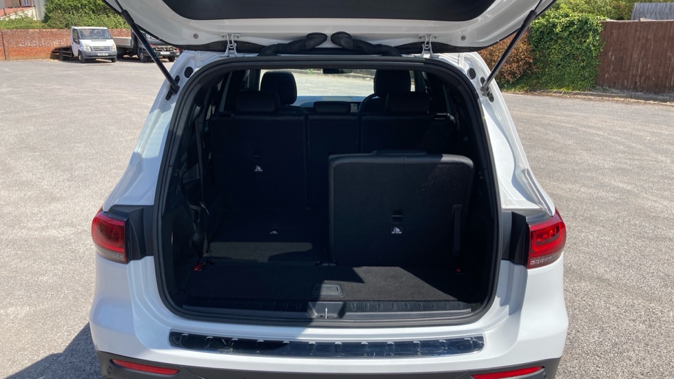 Mercedes-Benz GLB 200 AMG Line Premium + Night Ed 5dr 7G-Tronic Petrol Estate - Image 4