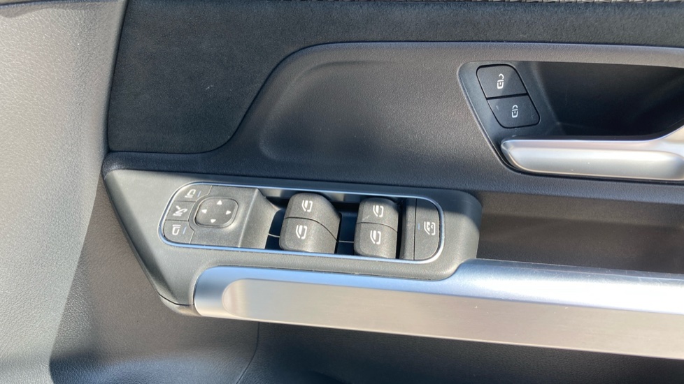 Mercedes-Benz GLB 200 AMG Line Premium + Night Ed 5dr 7G-Tronic Petrol Estate - Image 32