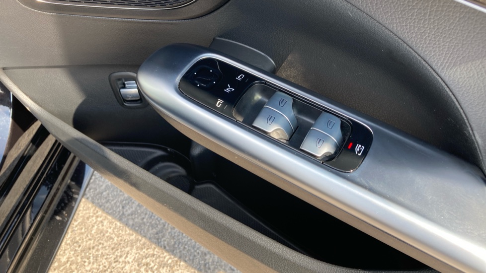 Mercedes-Benz C-Class C200 AMG Line Premium 4dr 9G-Tronic Petrol Saloon - Image 31