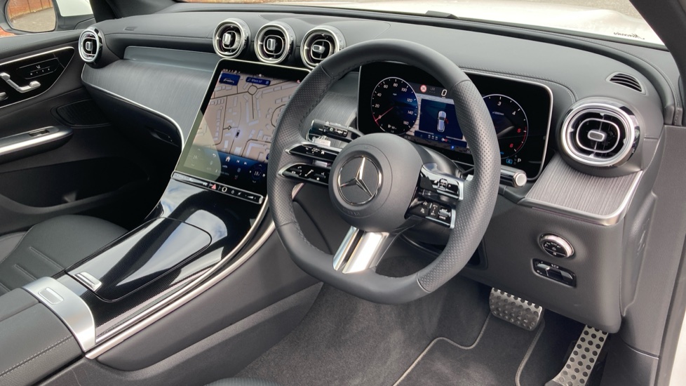 Mercedes-Benz GLC 300d 4Matic AMG Line Prem [Pan] 5dr 9G-Tronic Diesel Estate - Image 11