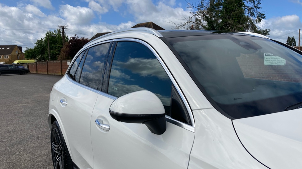 Mercedes-Benz GLC 300d 4Matic AMG Line Prem [Pan] 5dr 9G-Tronic Diesel Estate - Image 23