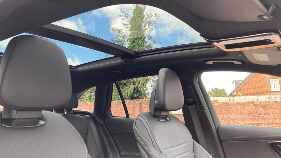 Mercedes-Benz GLC 300d 4Matic AMG Line Prem [Pan] 5dr 9G-Tronic Diesel Estate - Image 32