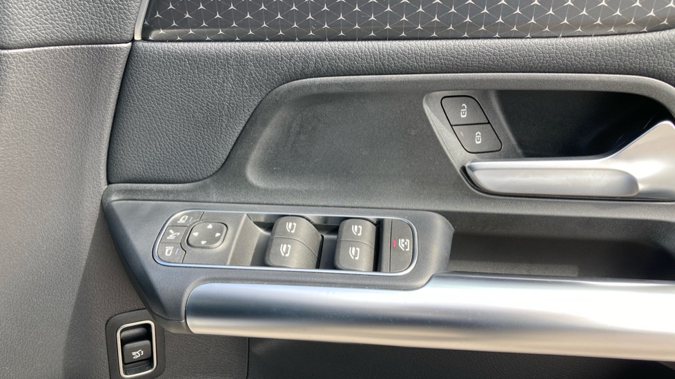 Mercedes-Benz Eqa 250+ 140kW Sport Executive 70.5kWh 5dr Auto Electric Hatchback - Image 31