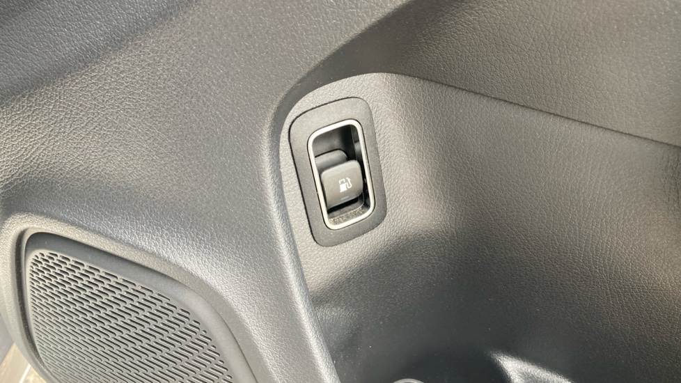 Mercedes-Benz CLA 250e AMG Line Executive 4dr Tip Auto Saloon - Image 32
