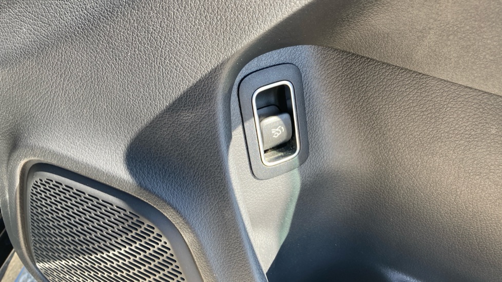 Mercedes-Benz CLA 180 AMG Line Executive 4dr Tip Auto Petrol Saloon - Image 30