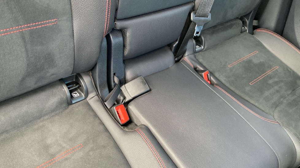 Mercedes-Benz GLB 220d 4Matic AMG Line Premium 5dr 8G-Tronic Diesel Estate - Image 17