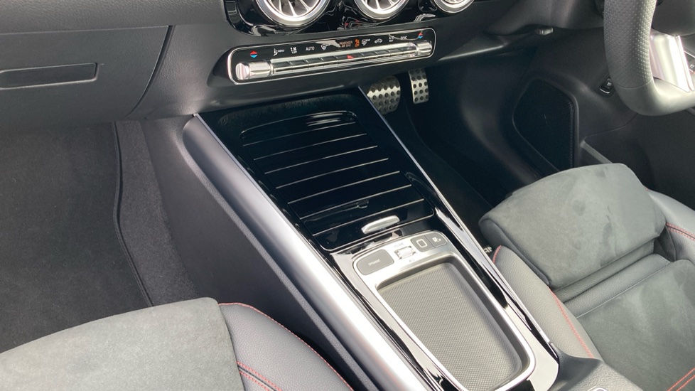 Mercedes-Benz GLA 220d 4Matic AMG Line Premium Plus 5dr Auto Diesel Hatchback - Image 13