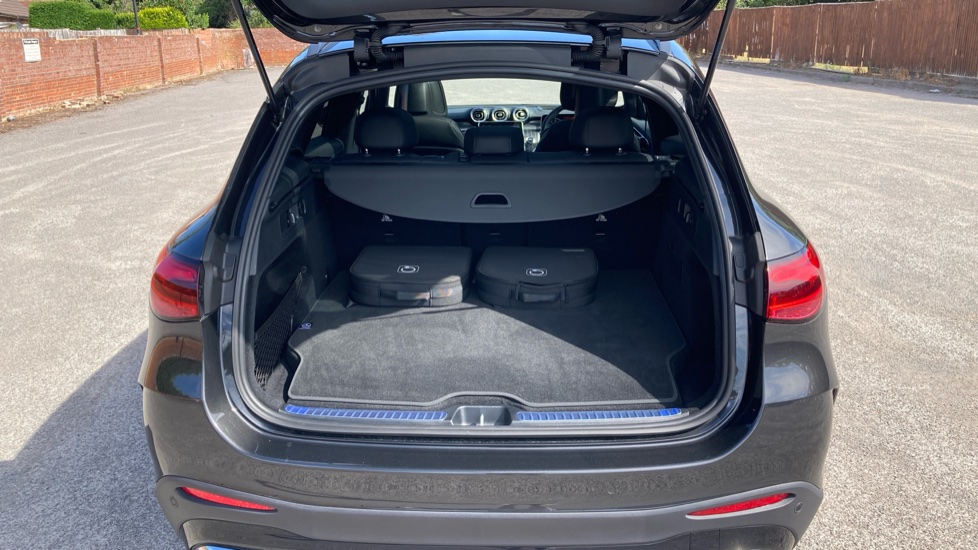 Mercedes-Benz GLC 300e 4Matic AMG Line Prem Plus 5dr 9G-Tronic Estate - Image 4