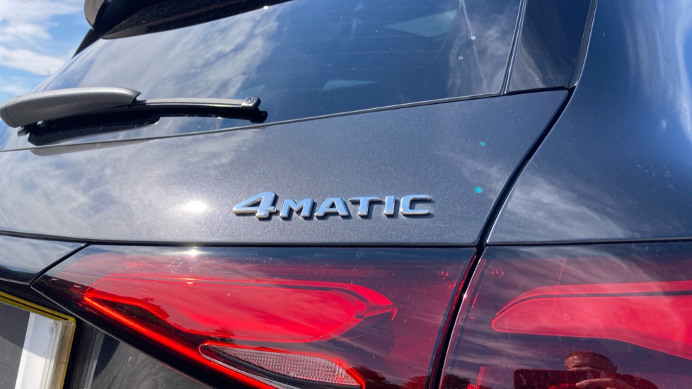 Mercedes-Benz GLC 300e 4Matic AMG Line Prem Plus 5dr 9G-Tronic Estate - Image 23