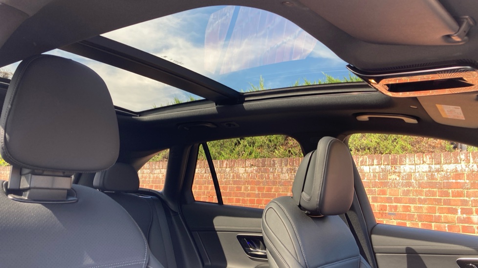 Mercedes-Benz GLC 300e 4Matic AMG Line Prem Plus 5dr 9G-Tronic Estate - Image 29