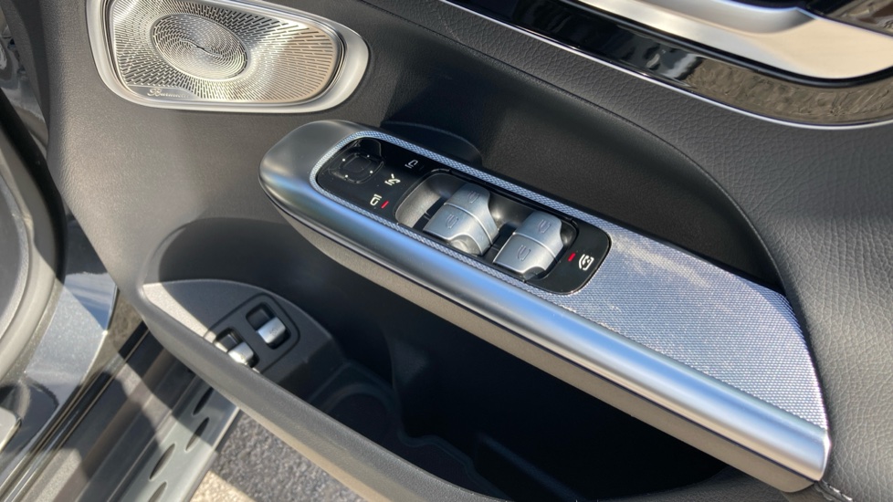Mercedes-Benz GLC 300e 4Matic AMG Line Prem Plus 5dr 9G-Tronic Estate - Image 31