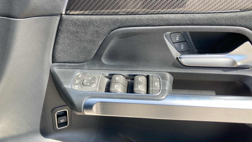 Mercedes-Benz GLB 200 AMG Line Executive 5dr 7G-Tronic Petrol Estate - Image 32