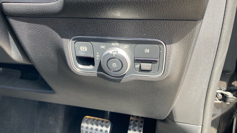 Mercedes-Benz GLB 200 AMG Line Executive 5dr 7G-Tronic Petrol Estate - Image 34