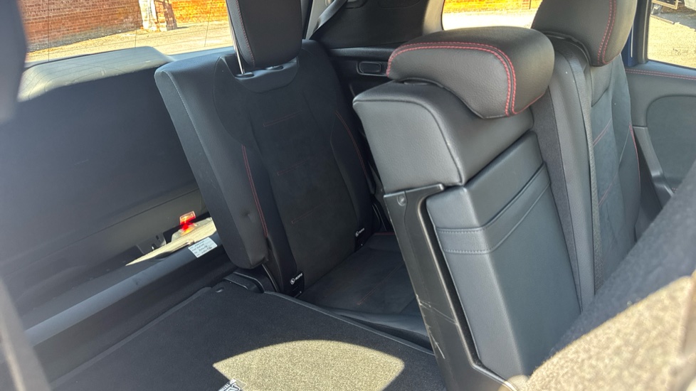 Mercedes-Benz GLB 200 AMG Line Executive 5dr 7G-Tronic Petrol Estate - Image 31