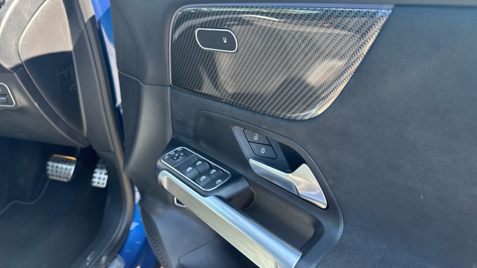 Mercedes-Benz GLB 200 AMG Line Executive 5dr 7G-Tronic Petrol Estate - Image 37