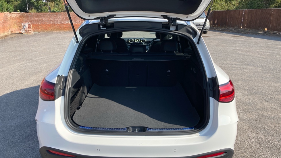 Mercedes-Benz GLC 220d 4Matic AMG Line 5dr 9G-Tronic Diesel Estate - Image 4